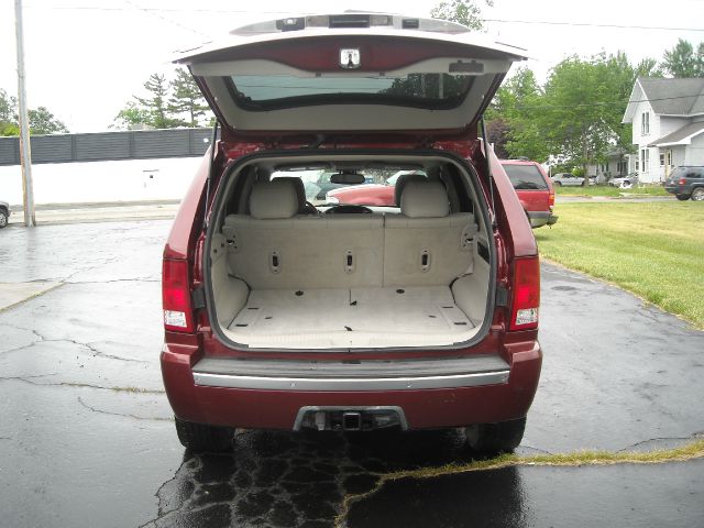 2007 Jeep Grand Cherokee 2.4i Sedan