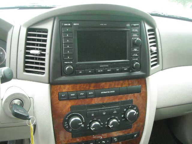 2007 Jeep Grand Cherokee 2.4i Sedan