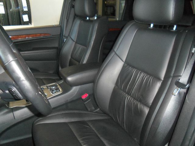 2011 Jeep Grand Cherokee Super