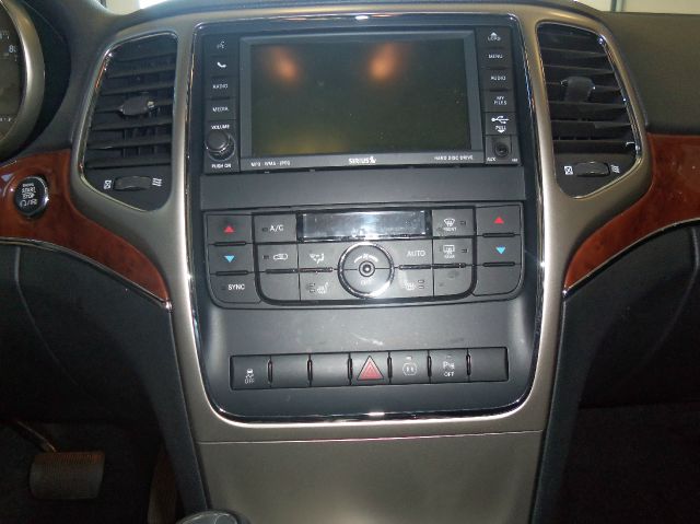 2011 Jeep Grand Cherokee Super