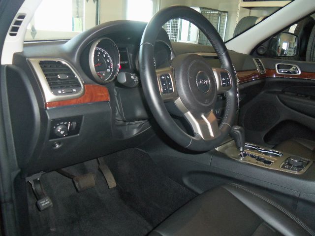 2011 Jeep Grand Cherokee Super