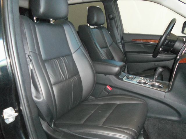 2011 Jeep Grand Cherokee Super