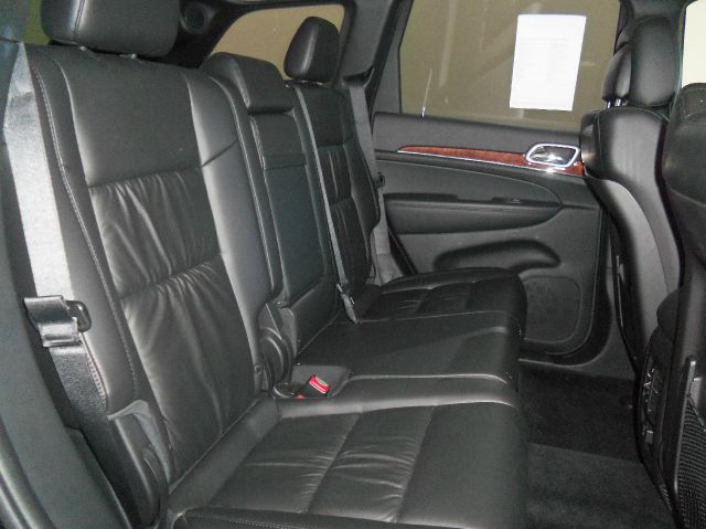 2011 Jeep Grand Cherokee Super