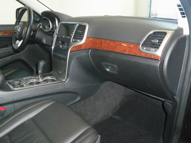 2011 Jeep Grand Cherokee Super