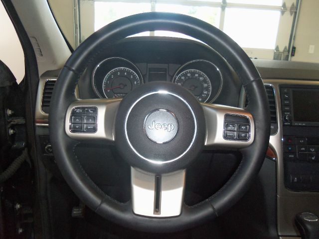 2011 Jeep Grand Cherokee Super