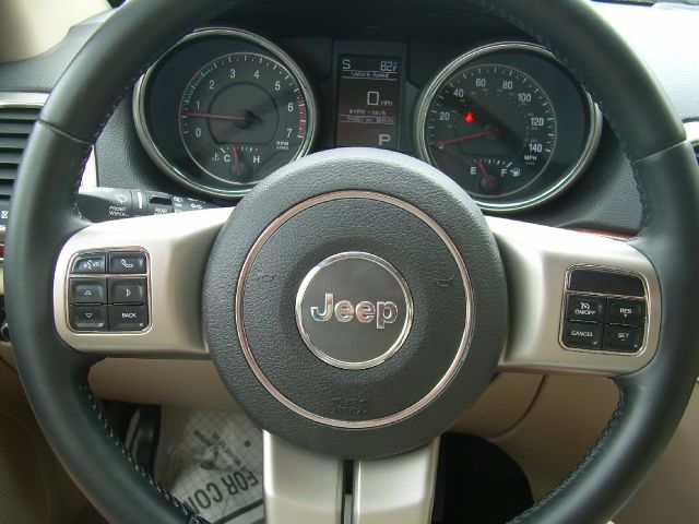 2011 Jeep Grand Cherokee Super