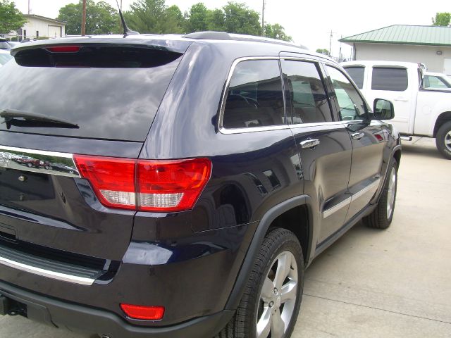 2011 Jeep Grand Cherokee Super