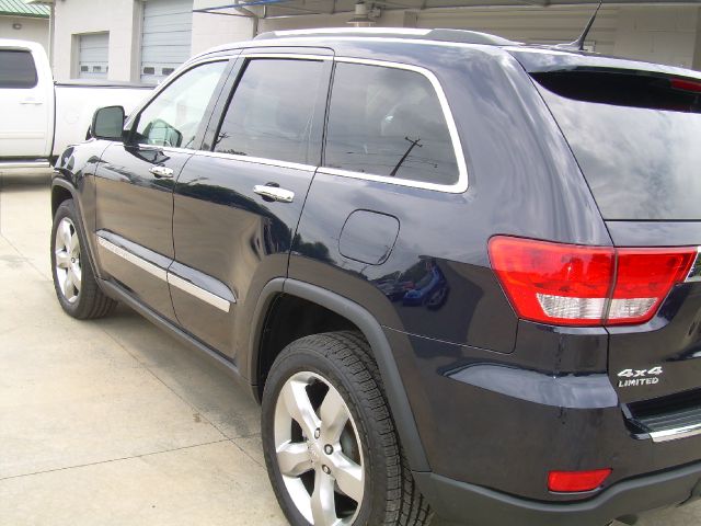 2011 Jeep Grand Cherokee Super