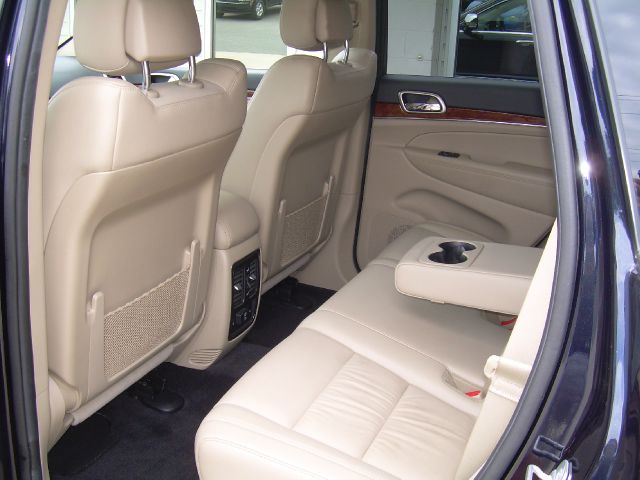 2011 Jeep Grand Cherokee Super