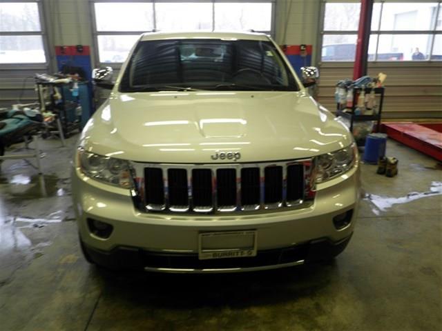 2011 Jeep Grand Cherokee SLT 25