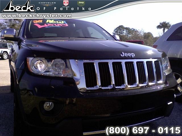 2011 Jeep Grand Cherokee Yaris Sedan