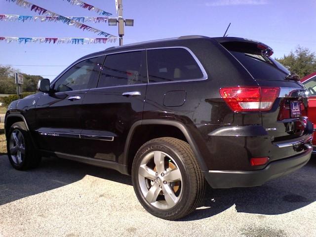 2011 Jeep Grand Cherokee Yaris Sedan