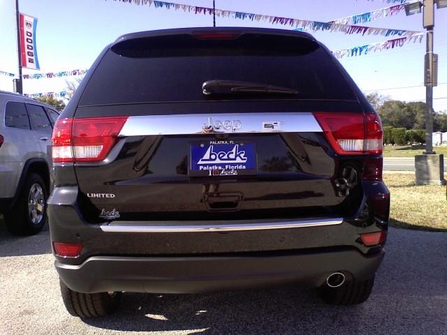 2011 Jeep Grand Cherokee Yaris Sedan