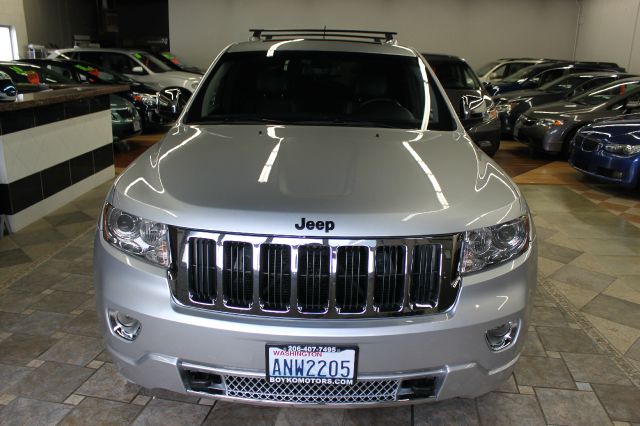 2011 Jeep Grand Cherokee LS Flex Fuel 4x4 This Is One Of Our Best Bargains