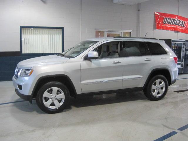 2011 Jeep Grand Cherokee 323i Sport Package