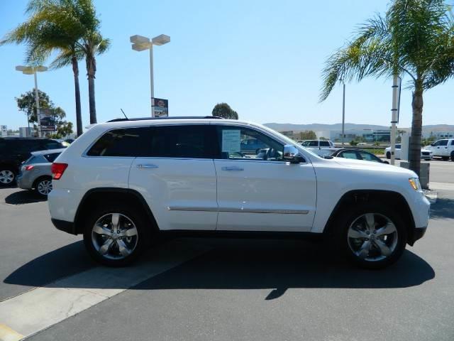 2013 Jeep Grand Cherokee Yaris Sedan