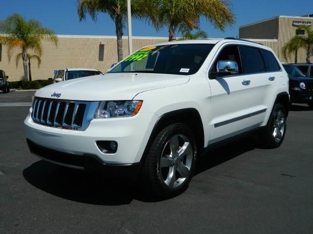 2013 Jeep Grand Cherokee Yaris Sedan