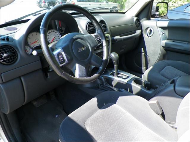 2004 Jeep Liberty SLT 25