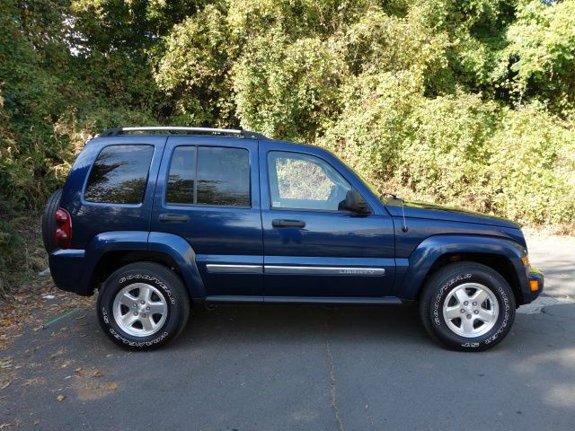 2005 Jeep Liberty SLT 25