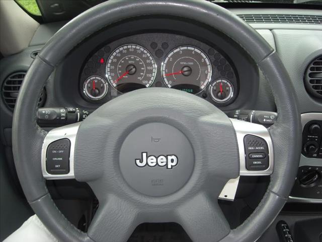 2006 Jeep Liberty SLT 25