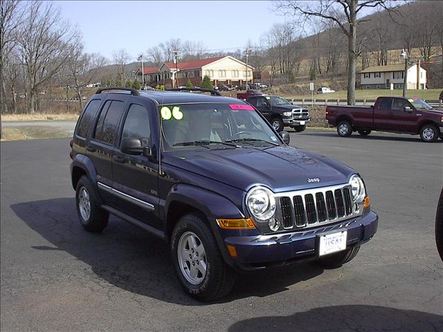 2006 Jeep Liberty Reg Cab 108 WB LS