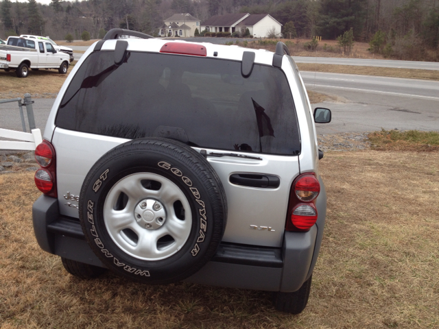 2006 Jeep Liberty DX AWD