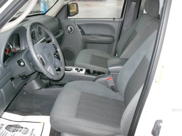 2006 Jeep Liberty SLT 25