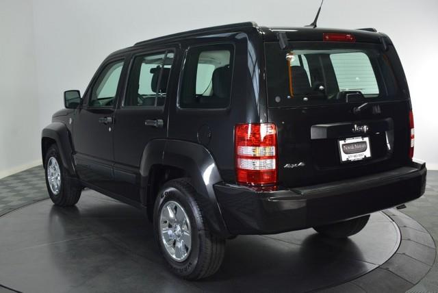 2011 Jeep Liberty 545I 6-spd MANU