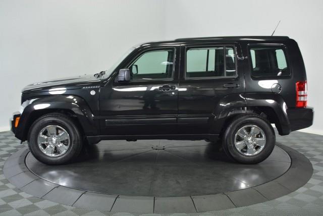 2011 Jeep Liberty 545I 6-spd MANU