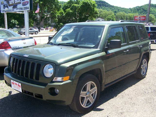 2008 Jeep Patriot Extended Cab V8 LT W/1lt