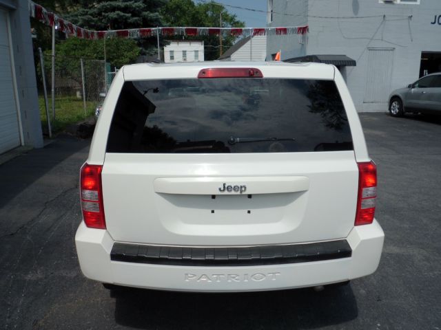 2008 Jeep Patriot Extended Cab V8 LT W/1lt