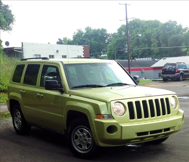 2010 Jeep Patriot Extended Cab V8 LT W/1lt