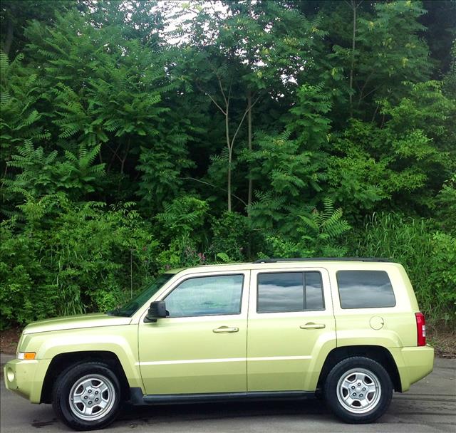 2010 Jeep Patriot Extended Cab V8 LT W/1lt