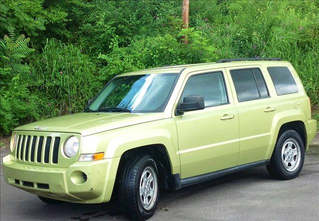 2010 Jeep Patriot Extended Cab V8 LT W/1lt