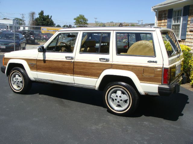 1987 Jeep Wagoneer SLT 25