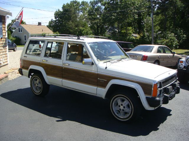 1987 Jeep Wagoneer SLT 25