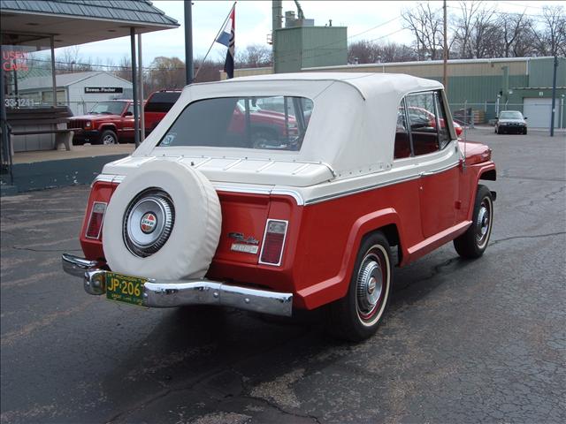 1968 Jeep Willys XLT Superduty Flatbed 4x4