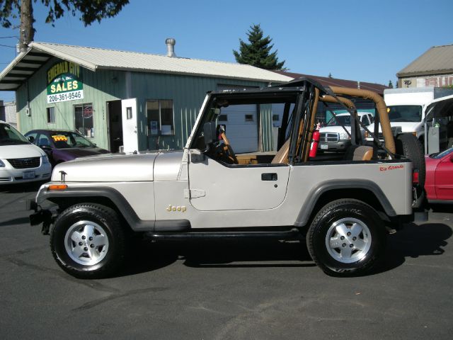 1995 Jeep Wrangler 4WD 4dr 4-cyl 4-spd AT (natl) 4x4 SUV