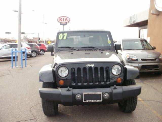 2007 Jeep Wrangler 3500 Dually 12 BOX Truck