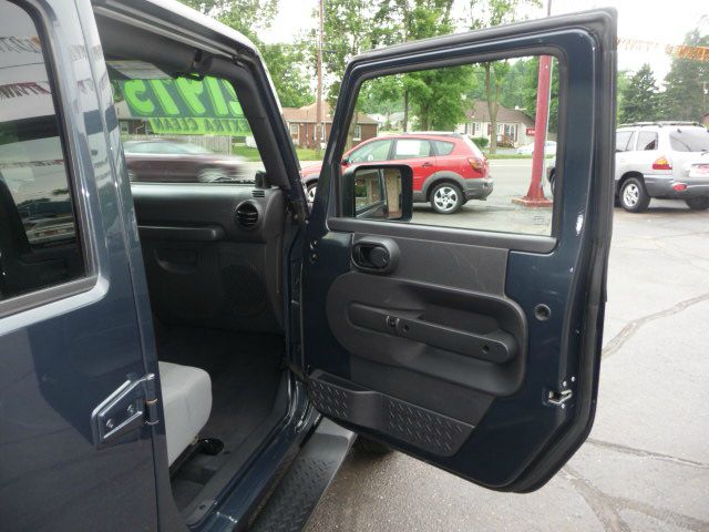 2007 Jeep Wrangler 1500 Extended Cargo Clean