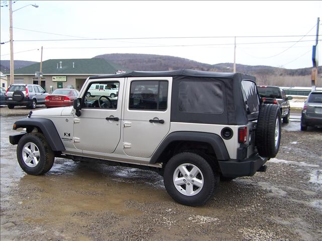 2007 Jeep Wrangler ST Club Cab 8-ft. Bed 4WD