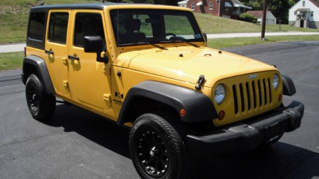 2009 Jeep Wrangler 1500 Extended Cargo Clean