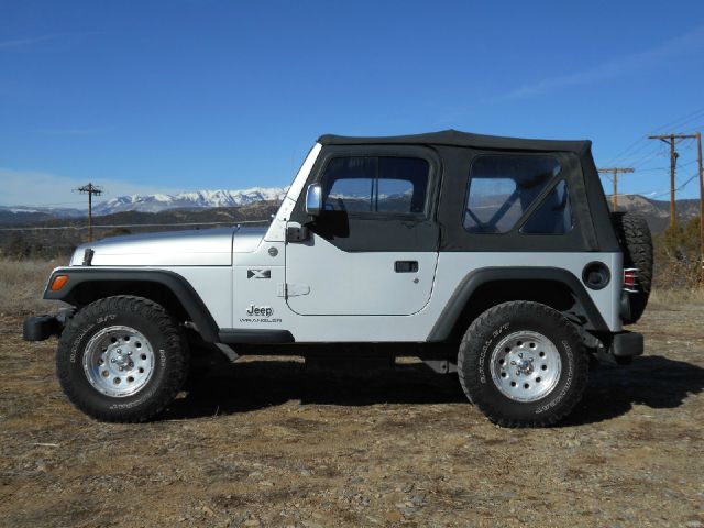 2005 Jeep Wrangler Unlimited 1500 Extended Cargo Clean