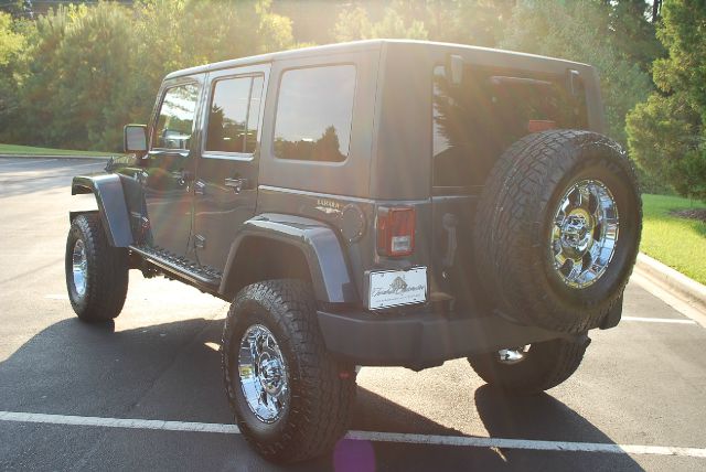 2007 Jeep Wrangler Unlimited 1500 Extended Cargo Clean