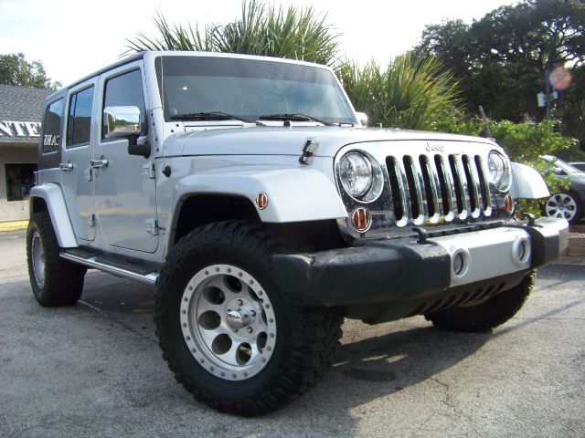 2009 Jeep Wrangler Unlimited 1500 Extended Cargo Clean