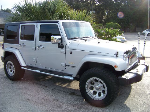 2009 Jeep Wrangler Unlimited 1500 Extended Cargo Clean