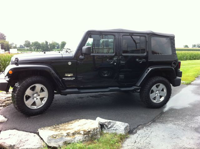 2010 Jeep Wrangler Unlimited 1500 Extended Cargo Clean