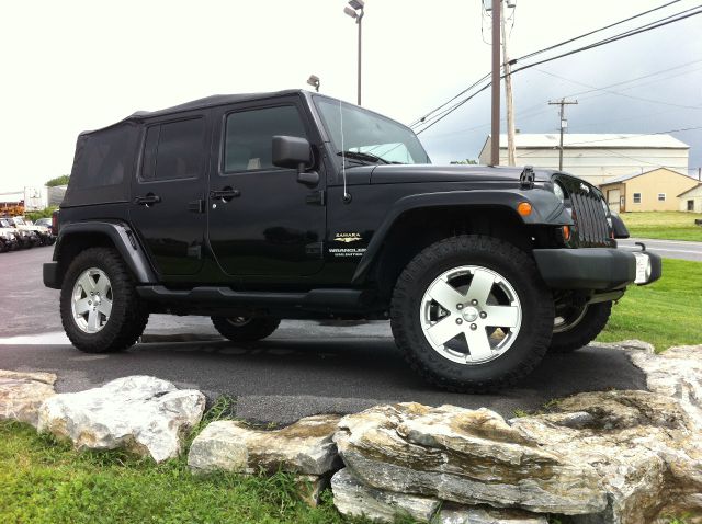 2010 Jeep Wrangler Unlimited 1500 Extended Cargo Clean