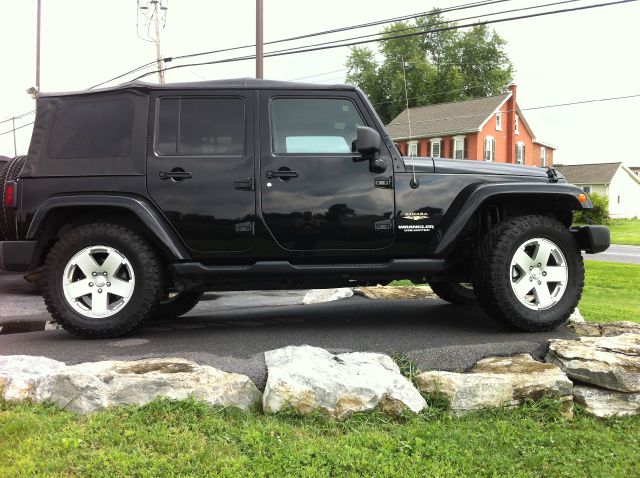 2010 Jeep Wrangler Unlimited 1500 Extended Cargo Clean