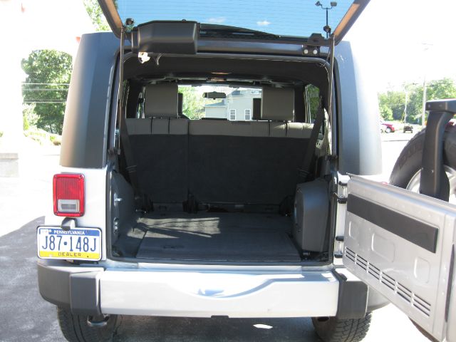 2010 Jeep Wrangler Unlimited 1500 Extended Cargo Clean